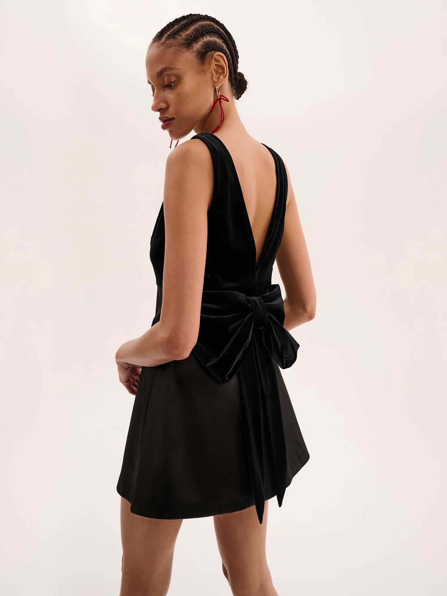 Bowlyn Velvet Bow Dress in Black - Image 2