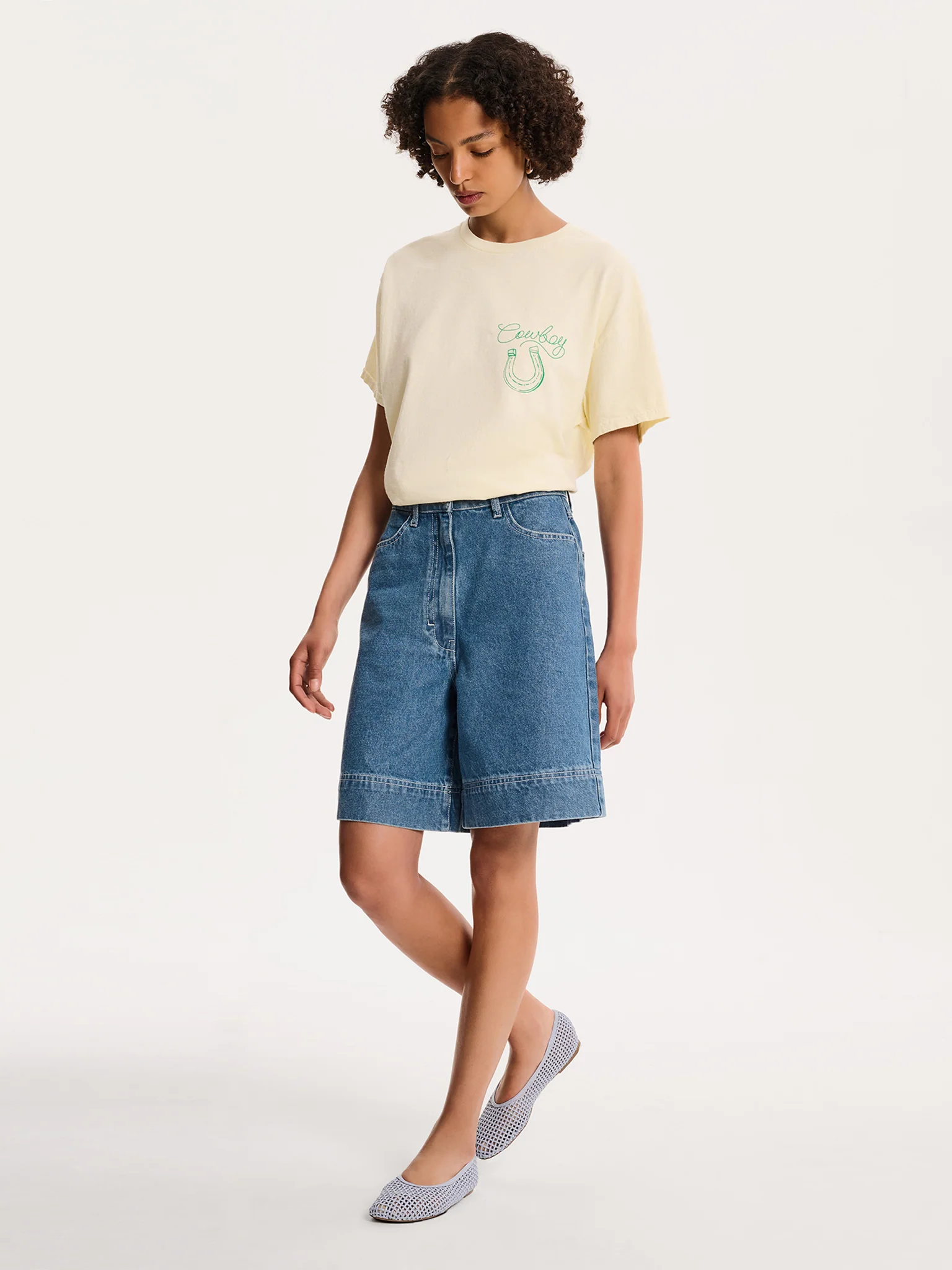 Robbie Shorts in Mid Wash
